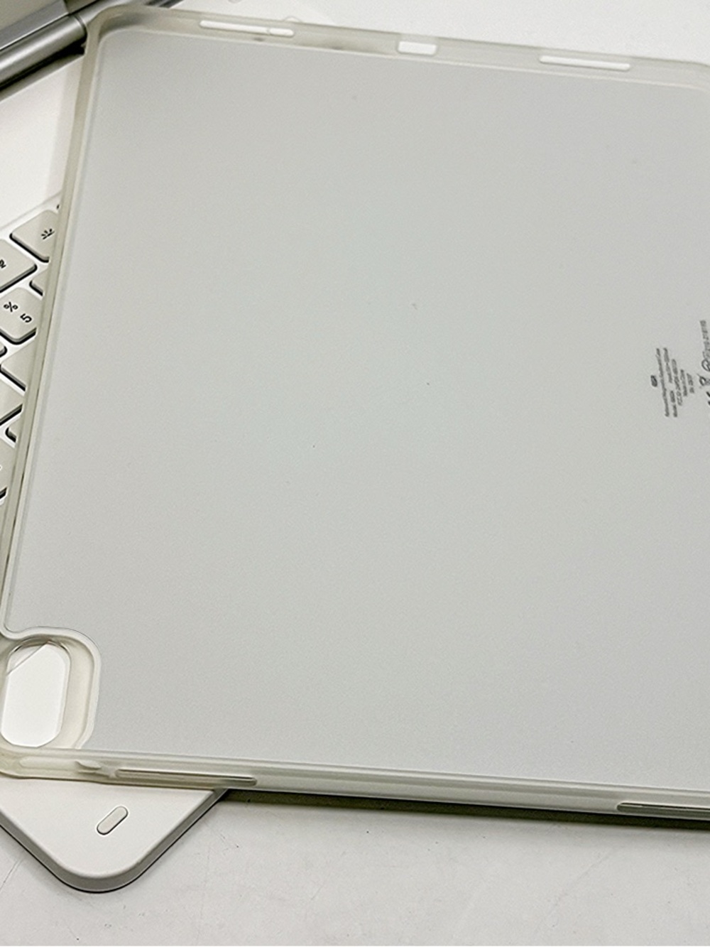 ESR iPad Air 13” Keyboard Case Trackpad Rebound 360 White M3 M2 - Picture 8 of 10